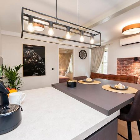 Dc II Downtown Apartment Ровинь Экстерьер фото