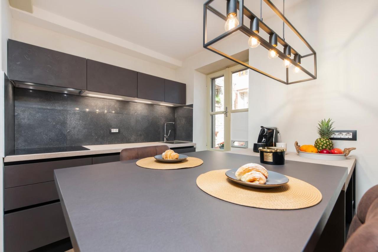 Dc II Downtown Apartment Ровинь Экстерьер фото