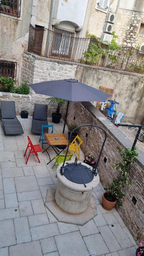 Dc II Downtown Apartment Ровинь Экстерьер фото