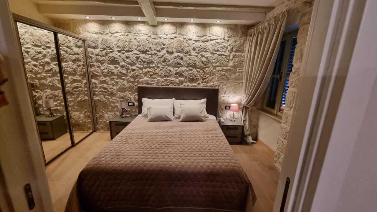 Dc II Downtown Apartment Ровинь Экстерьер фото
