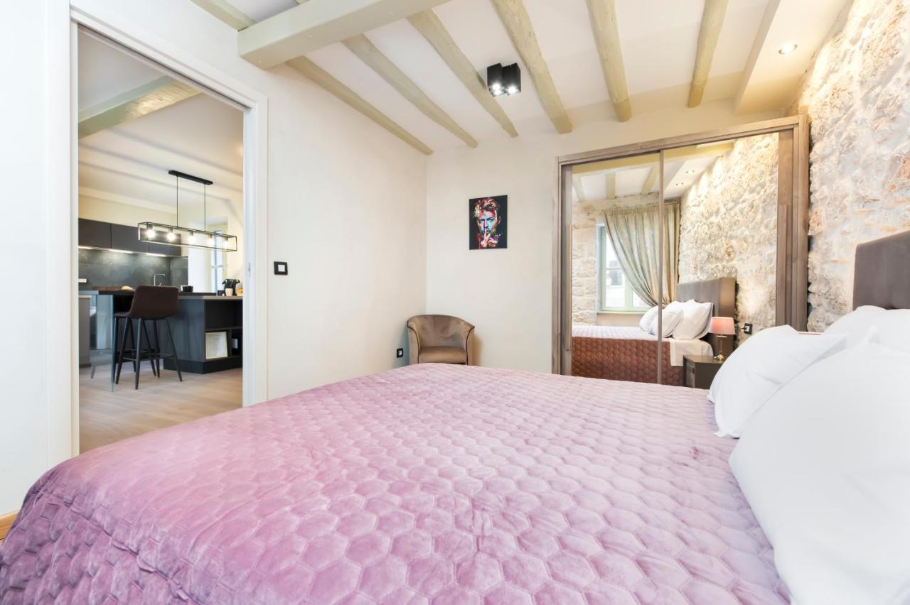 Dc II Downtown Apartment Ровинь Экстерьер фото