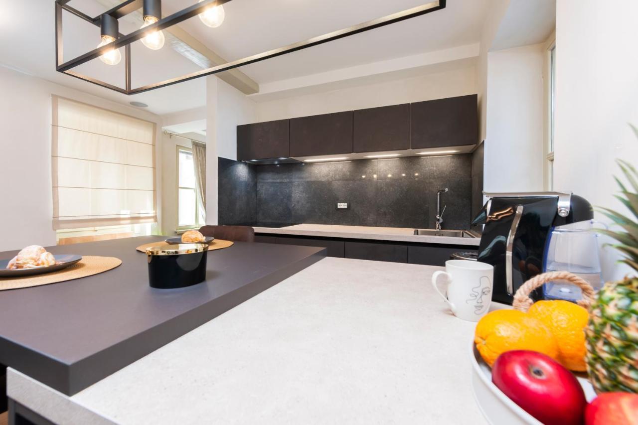 Dc II Downtown Apartment Ровинь Экстерьер фото