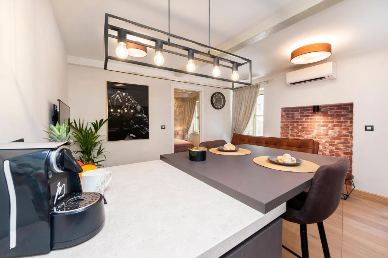 Dc II Downtown Apartment Ровинь Экстерьер фото