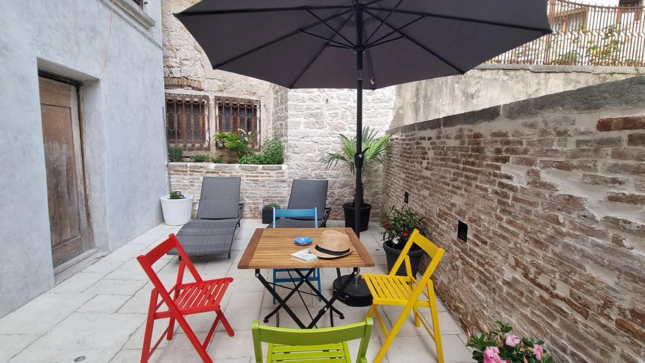 Dc II Downtown Apartment Ровинь Экстерьер фото