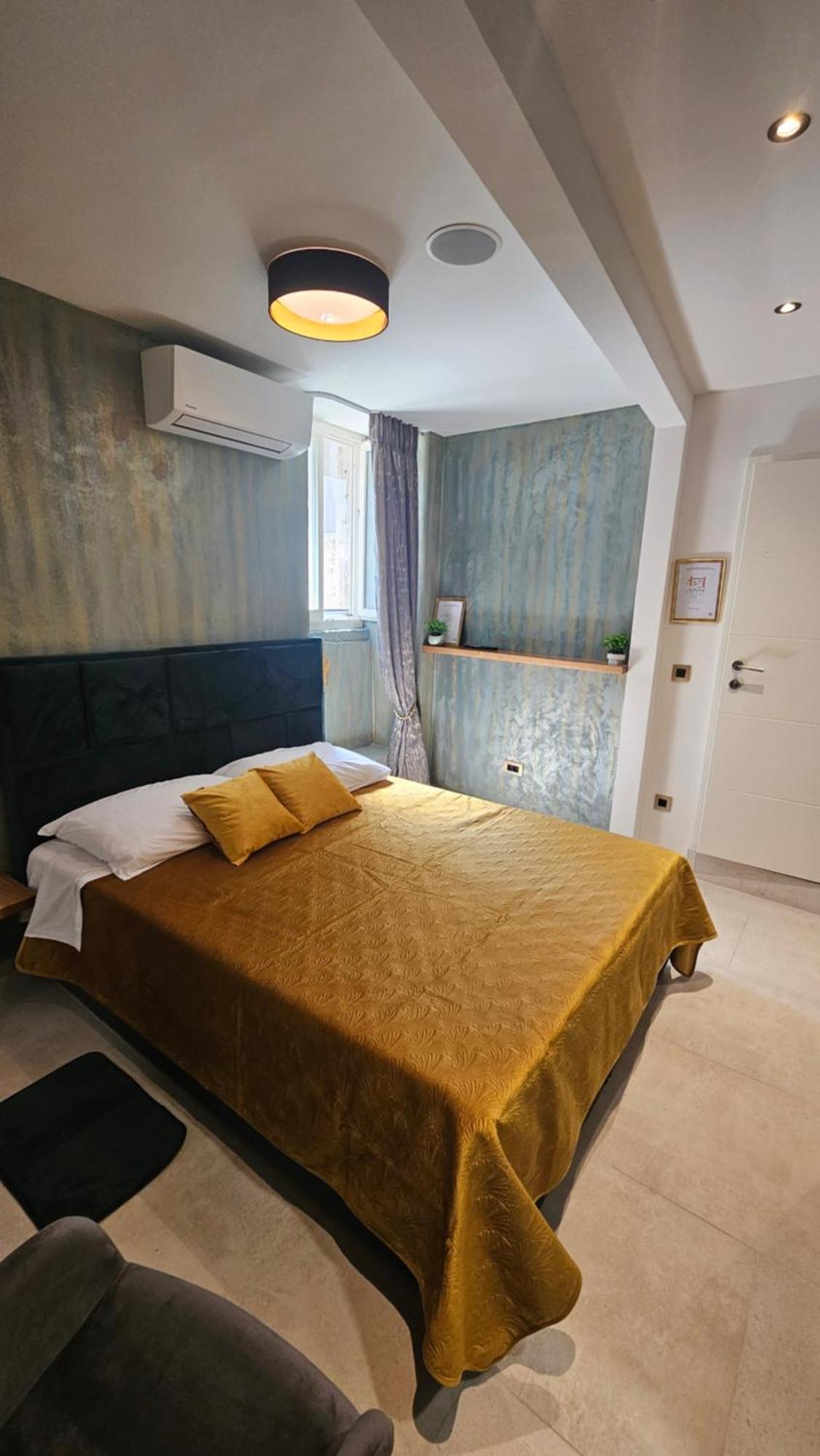 Dc II Downtown Apartment Ровинь Номер фото